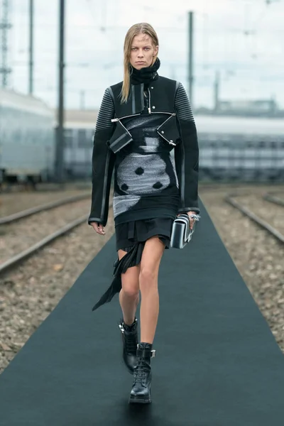 Look 1